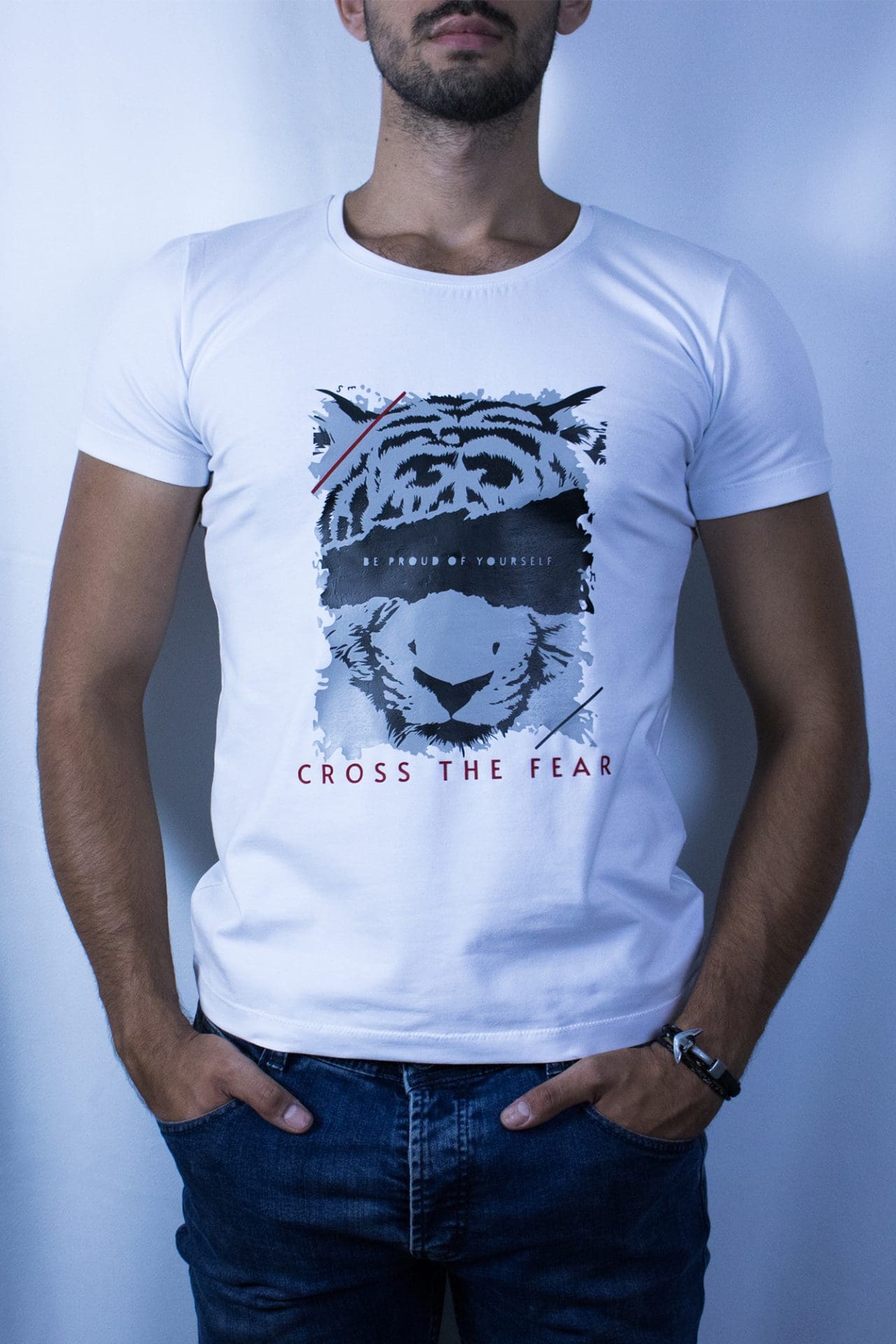 Бяла тениска с щампа на тигър
