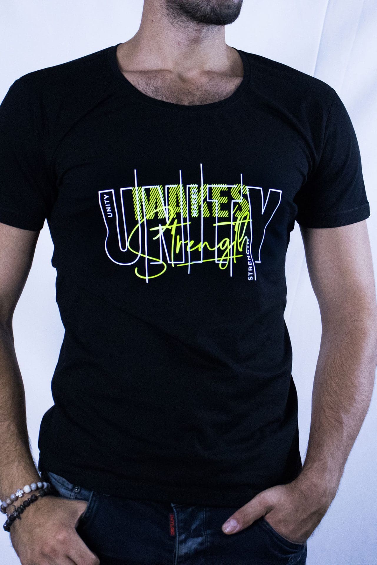Черна тениска с щампа „Unity Makes Strength“